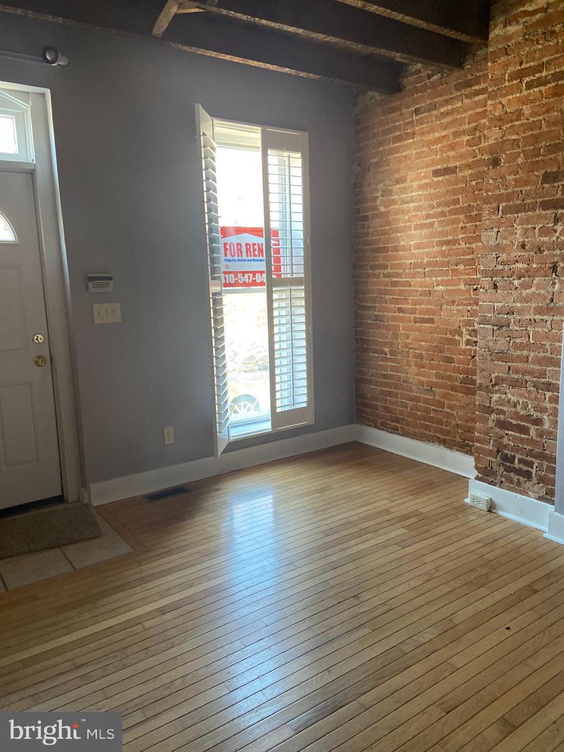 1629 S Hanover St Property Photo 2