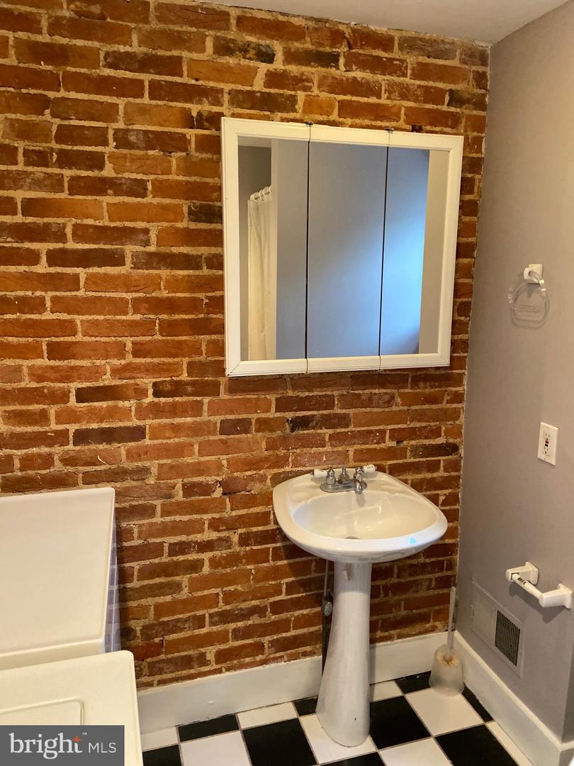 1629 S Hanover St Property Photo 10