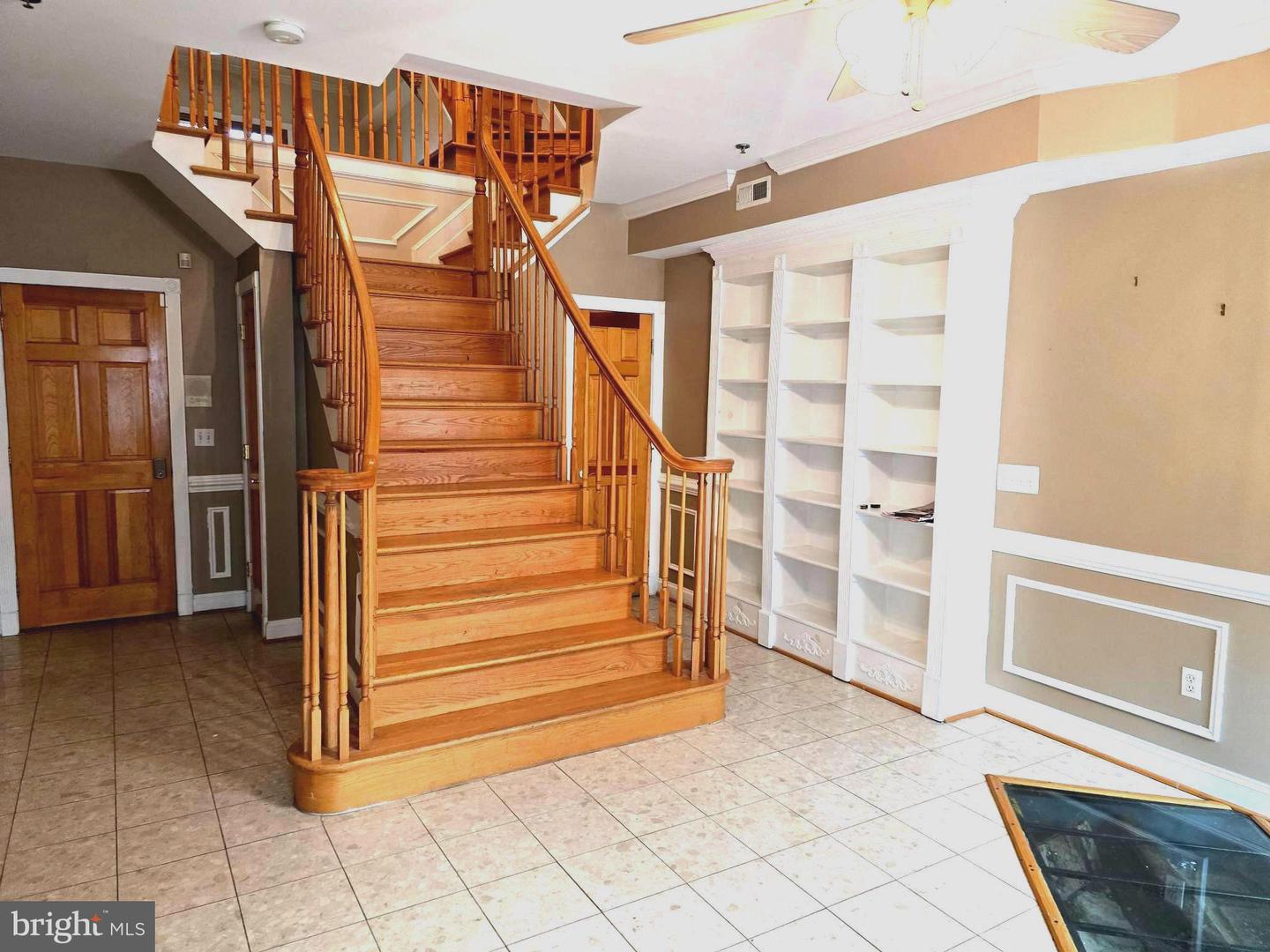 704 S Bond St Property Photo 3