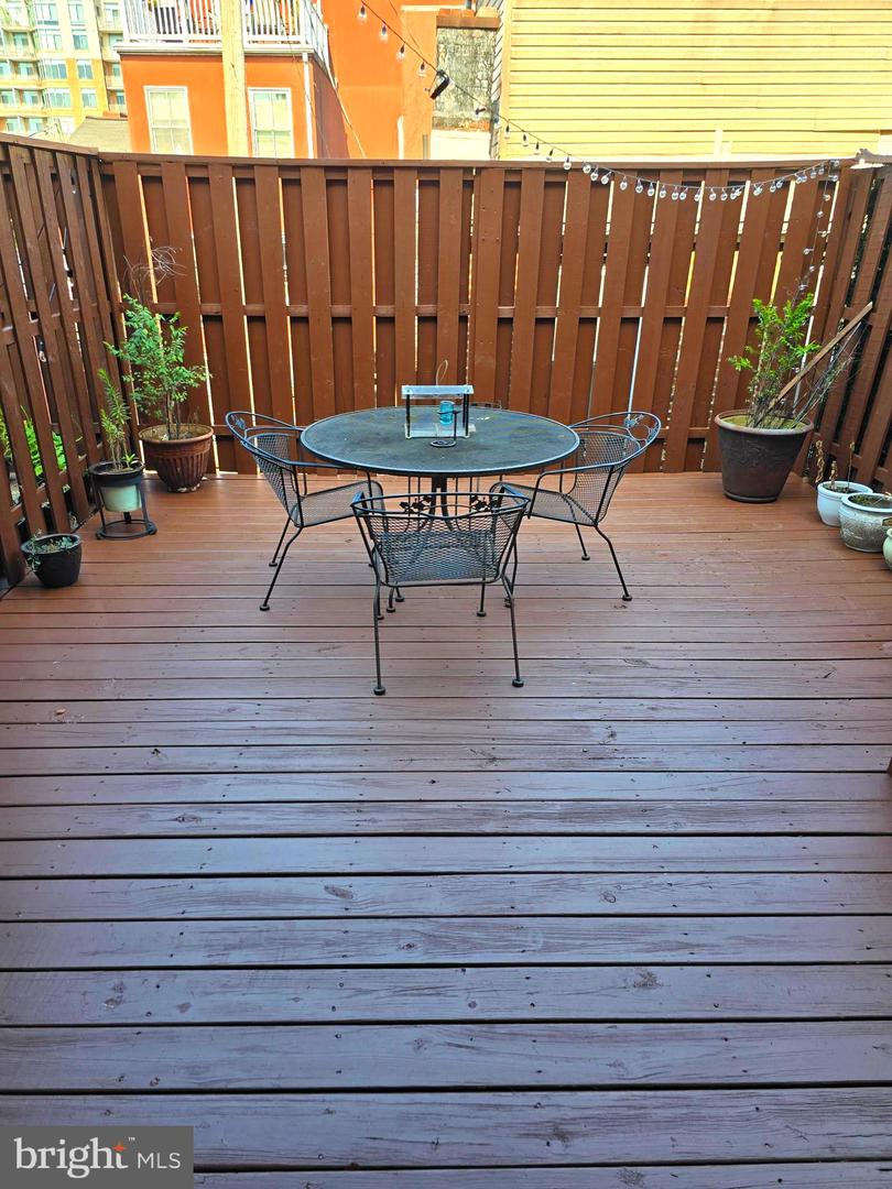 704 S Bond St Property Photo 12