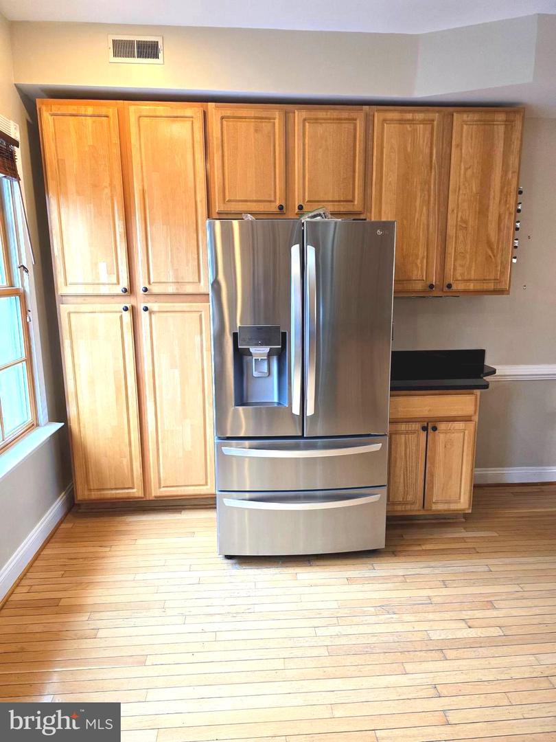 704 S Bond St Property Photo 16
