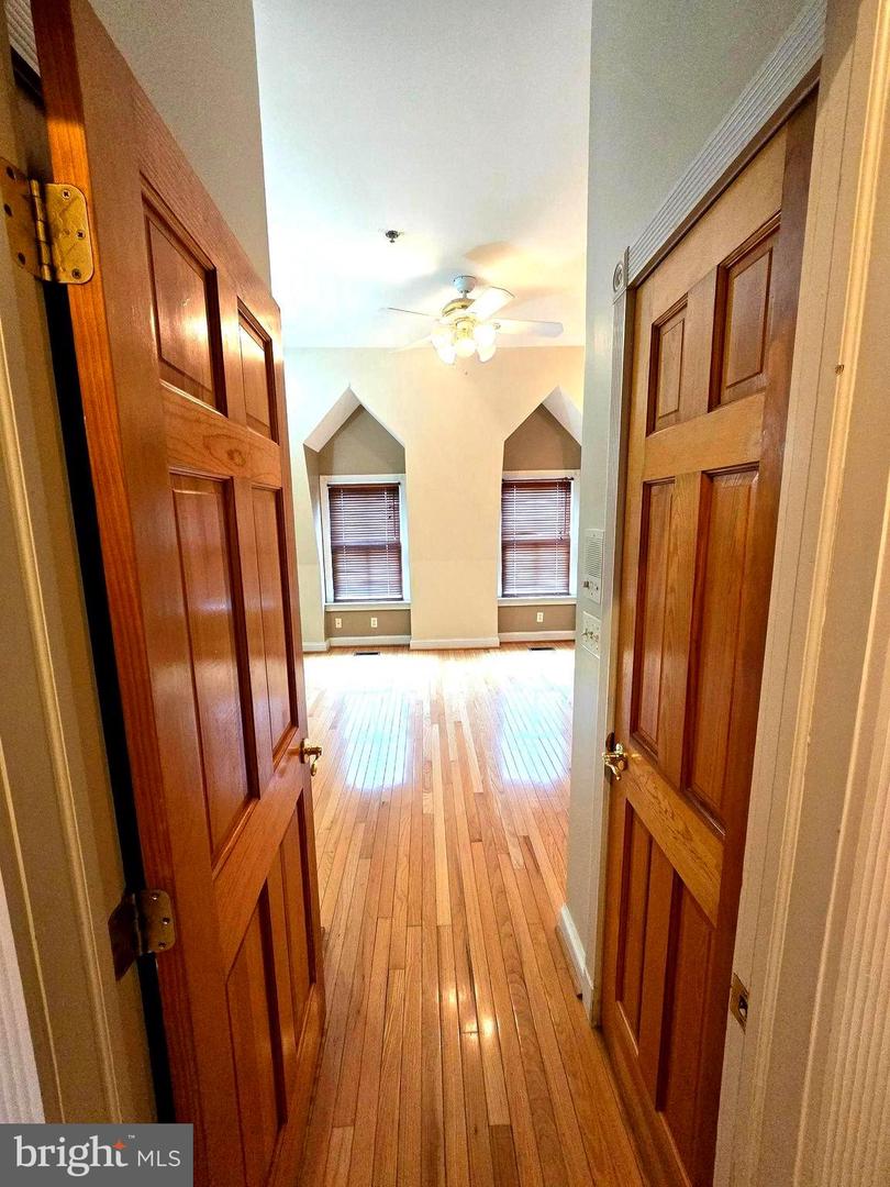 704 S Bond St Property Photo 18