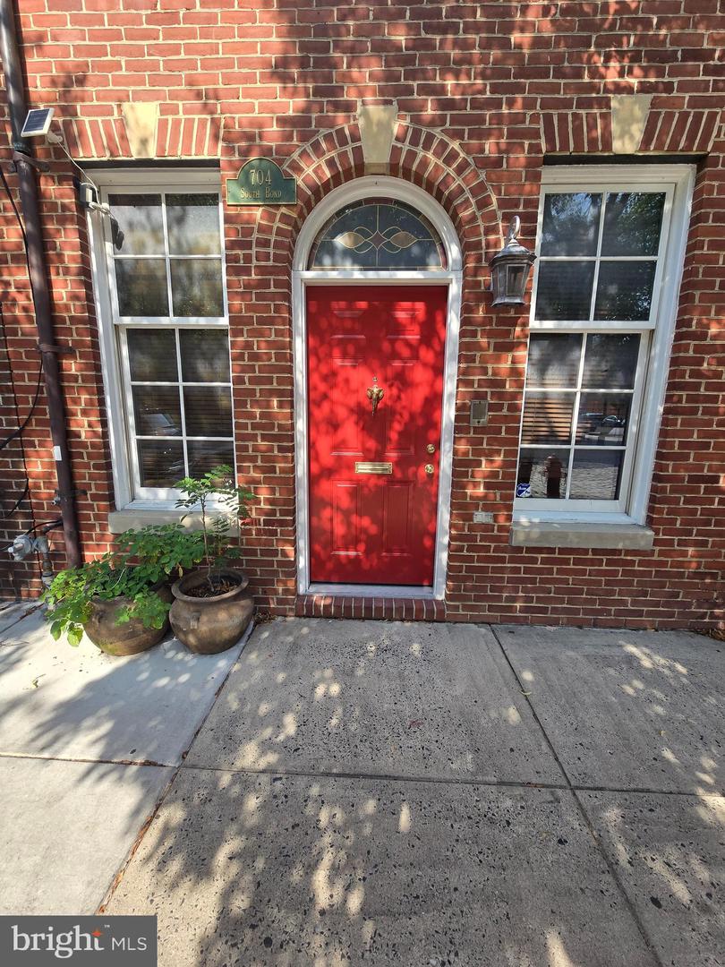 704 S Bond St Property Photo 33