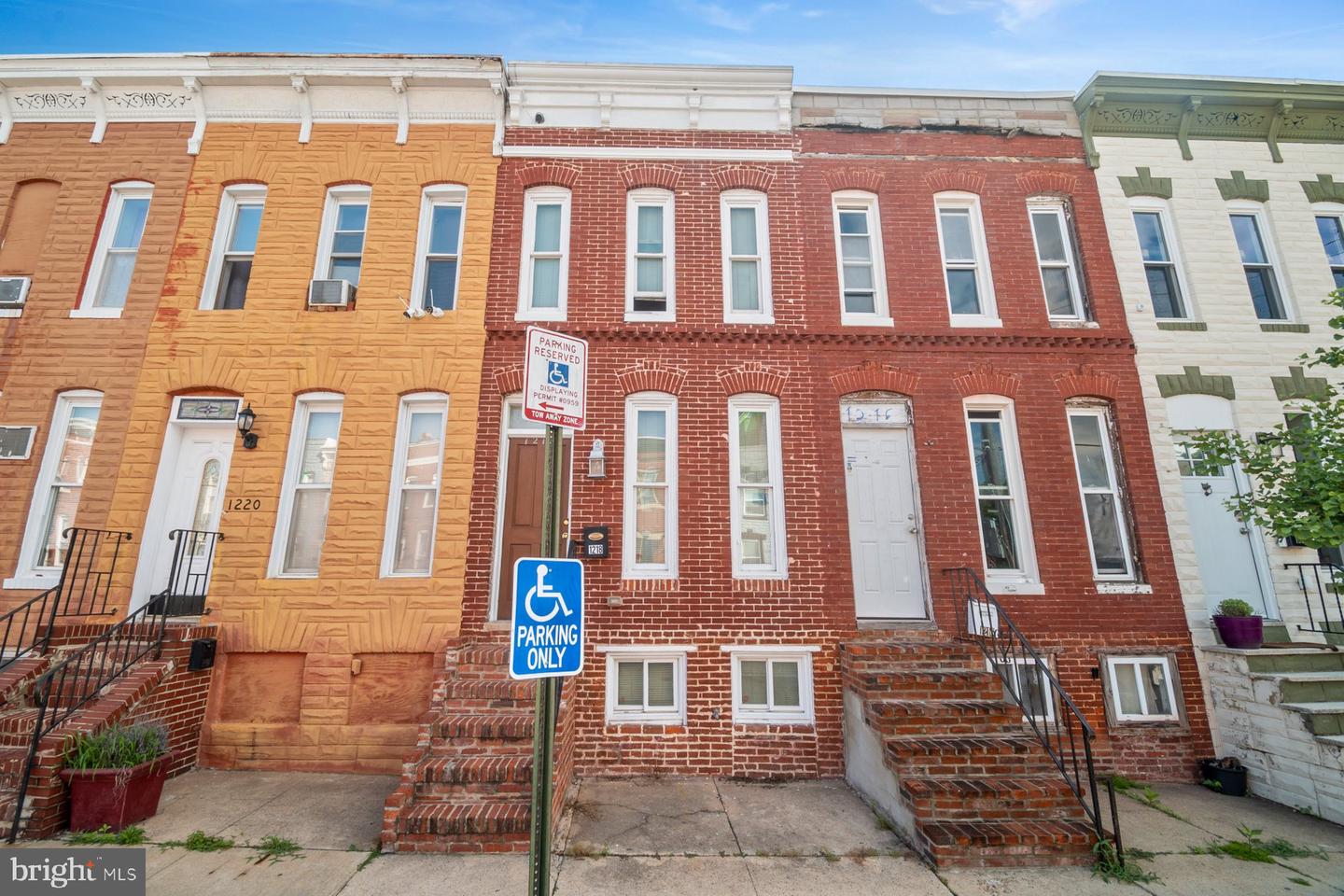 1218 W Cross St Property Photo 1