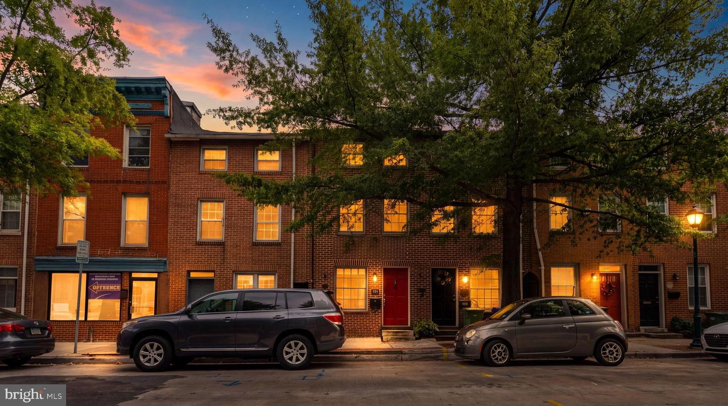 1933 Fleet St Property Photo 3