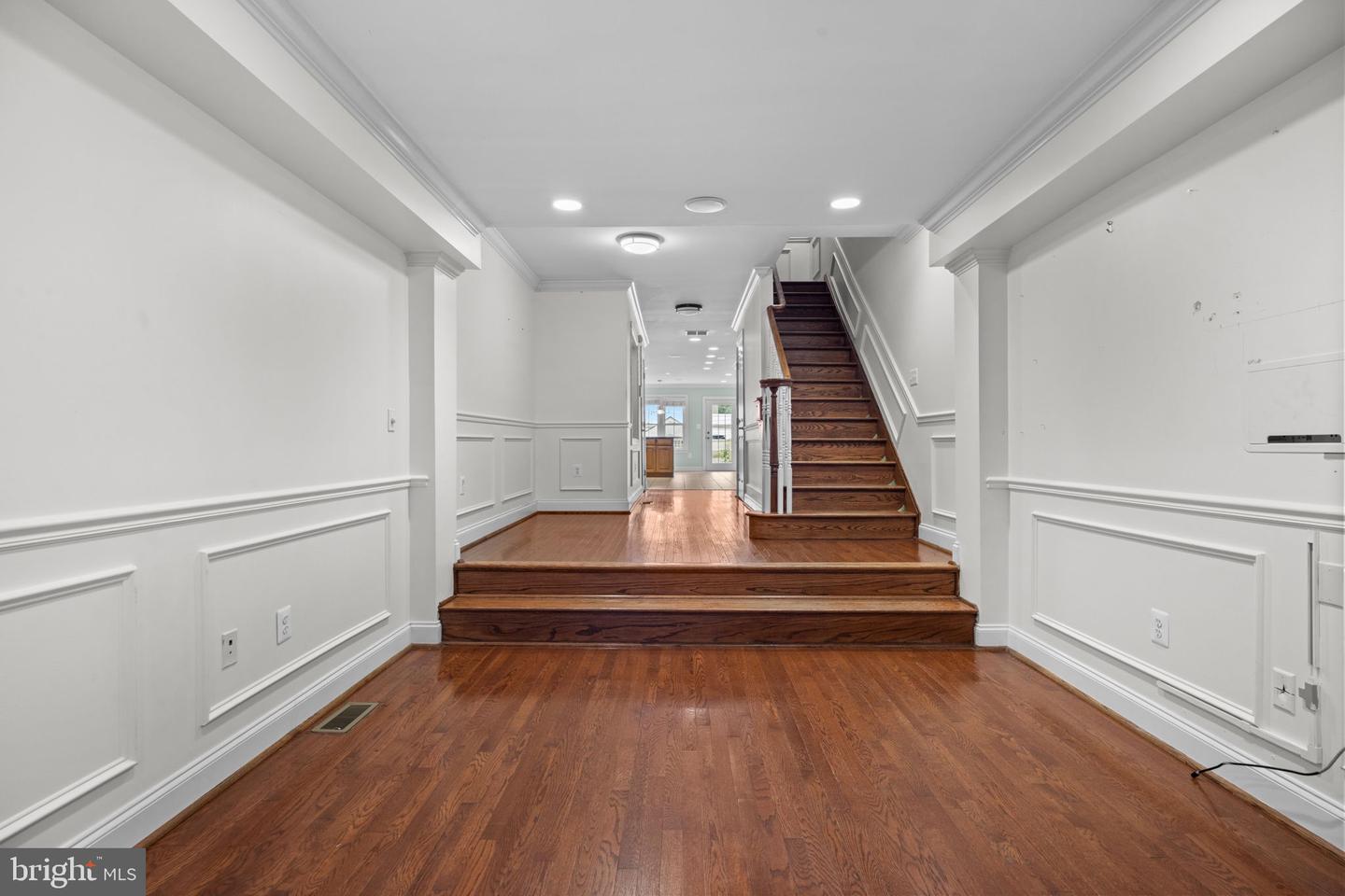 1933 Fleet St Property Photo 5