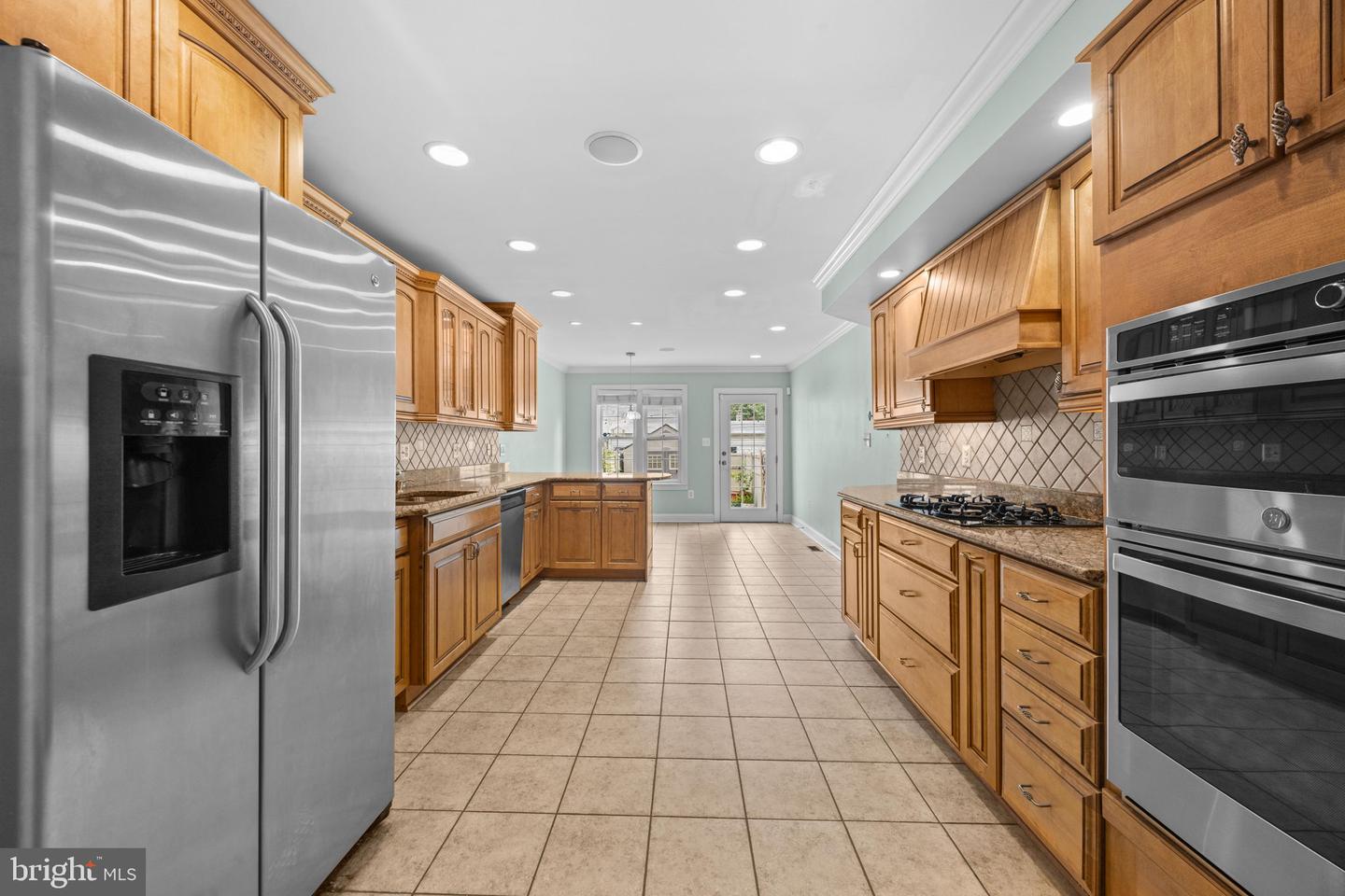 1933 Fleet St Property Photo 18