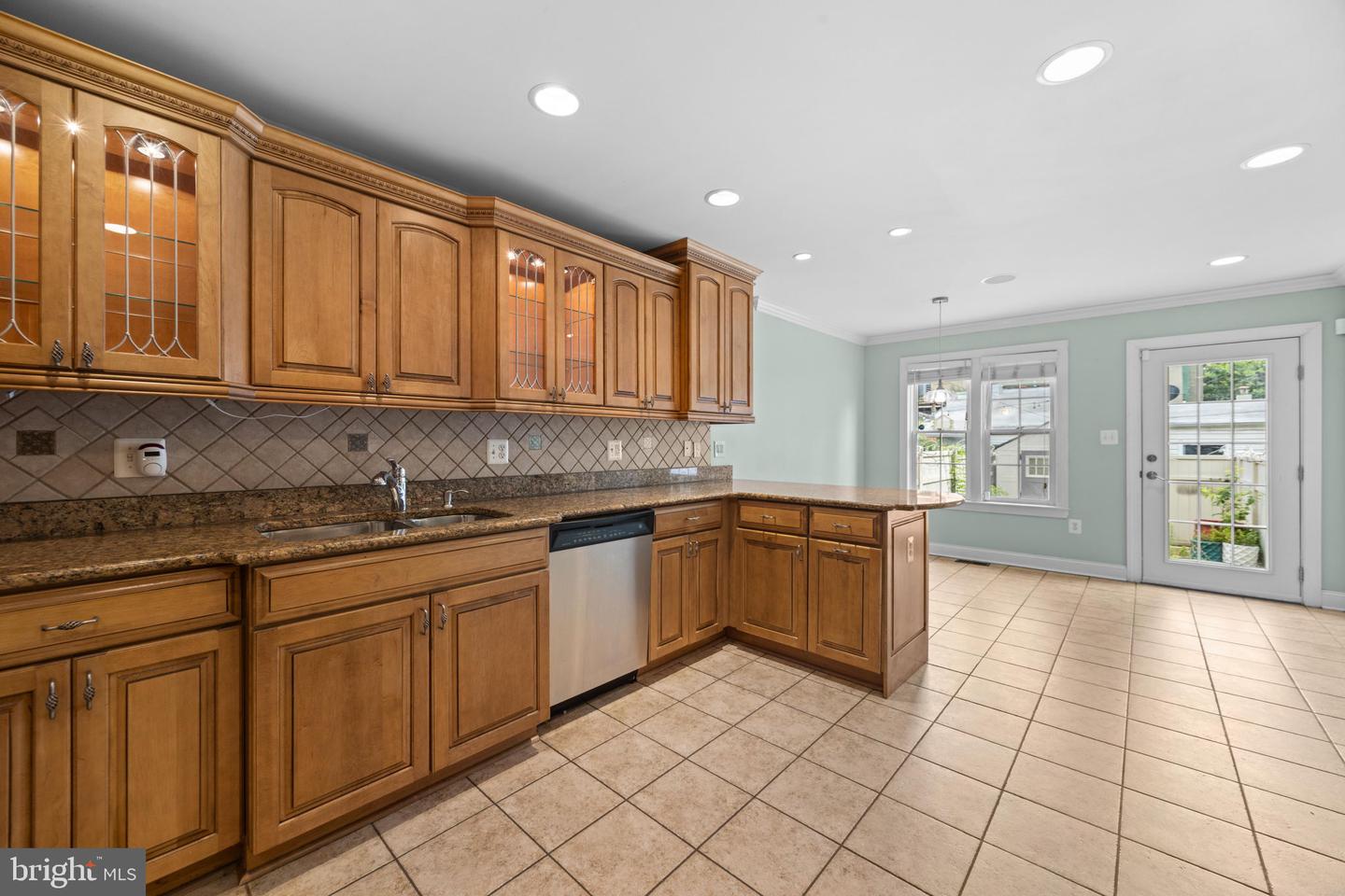 1933 Fleet St Property Photo 20