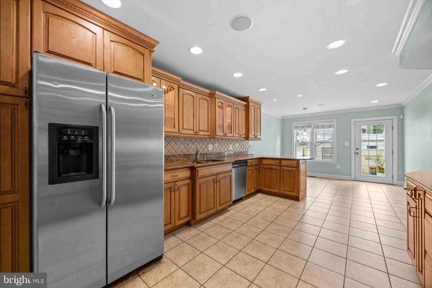 1933 Fleet St Property Photo 21