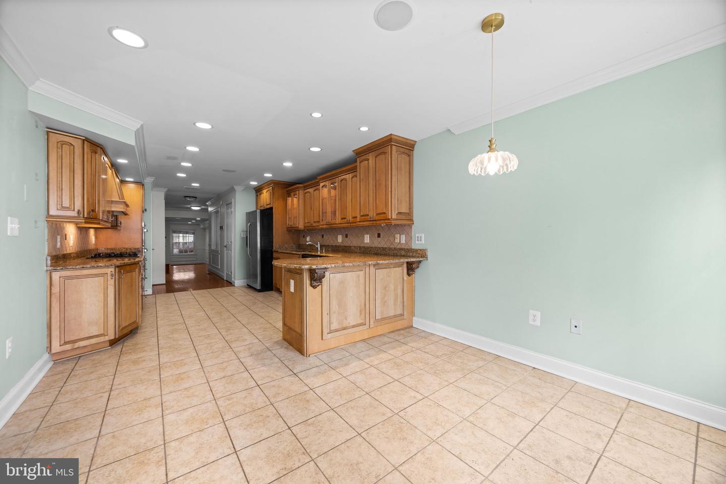 1933 Fleet St Property Photo 23