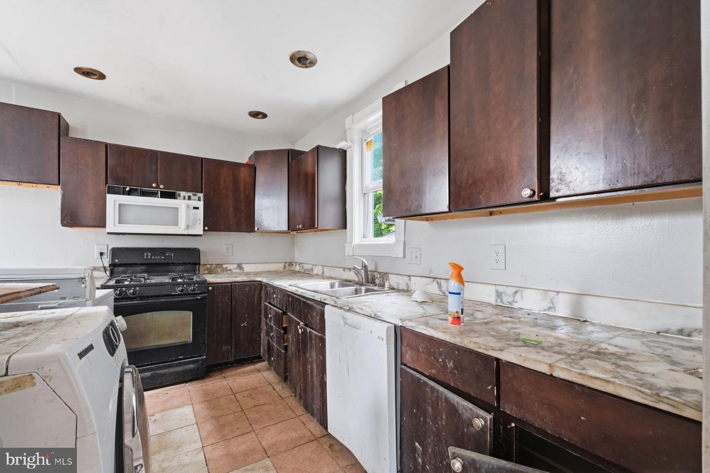 5729 Govane Ave Property Photo 8