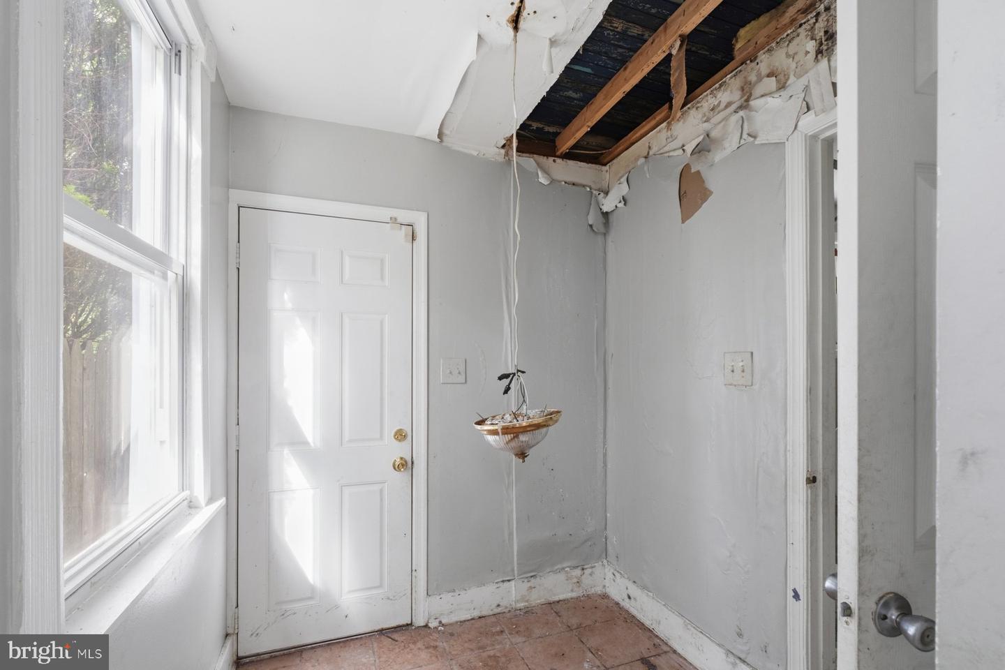 5729 Govane Ave Property Photo 9