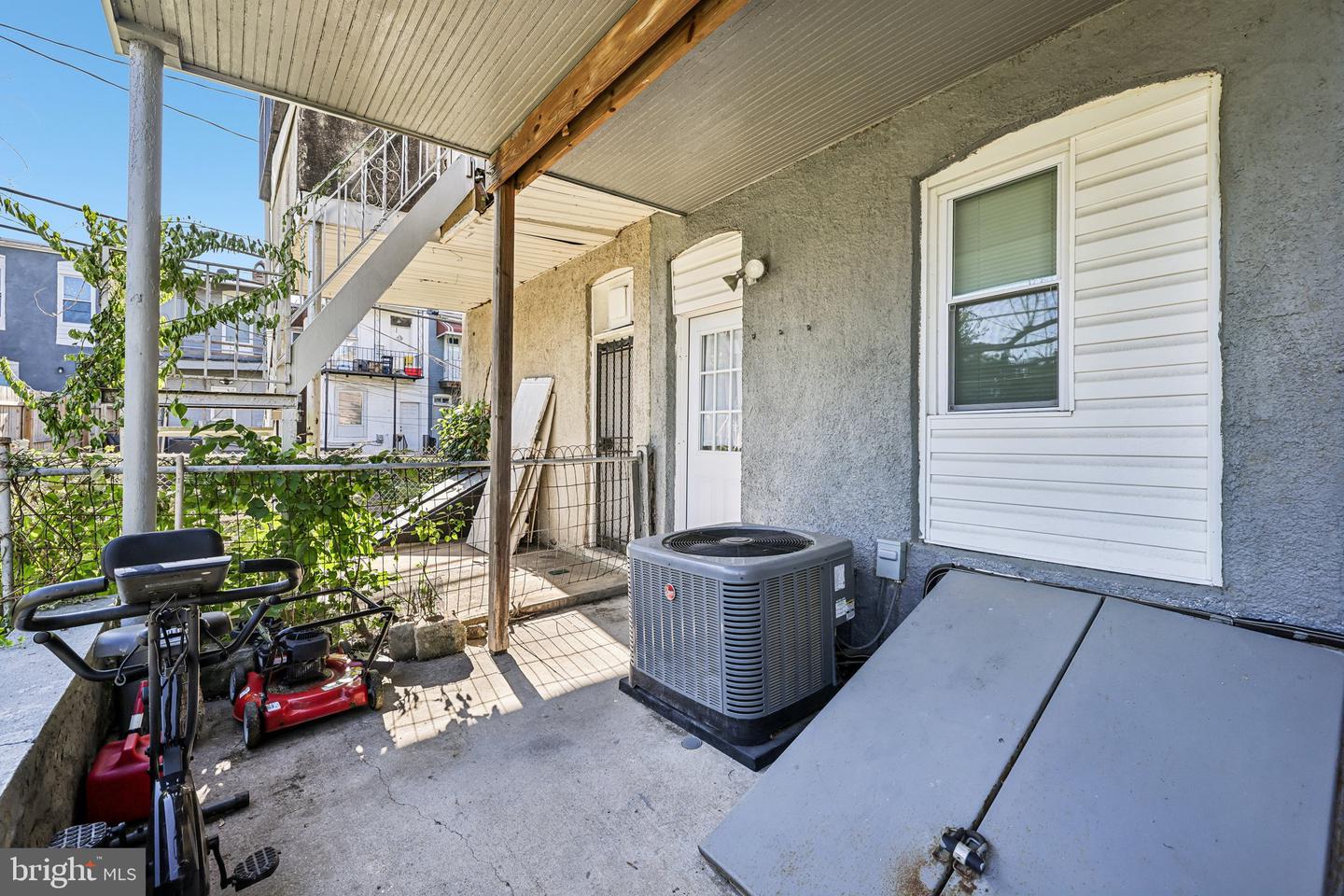 2837 Winchester St Property Photo 28