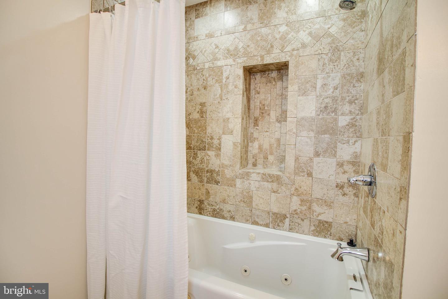 934 Binney St Property Photo 17