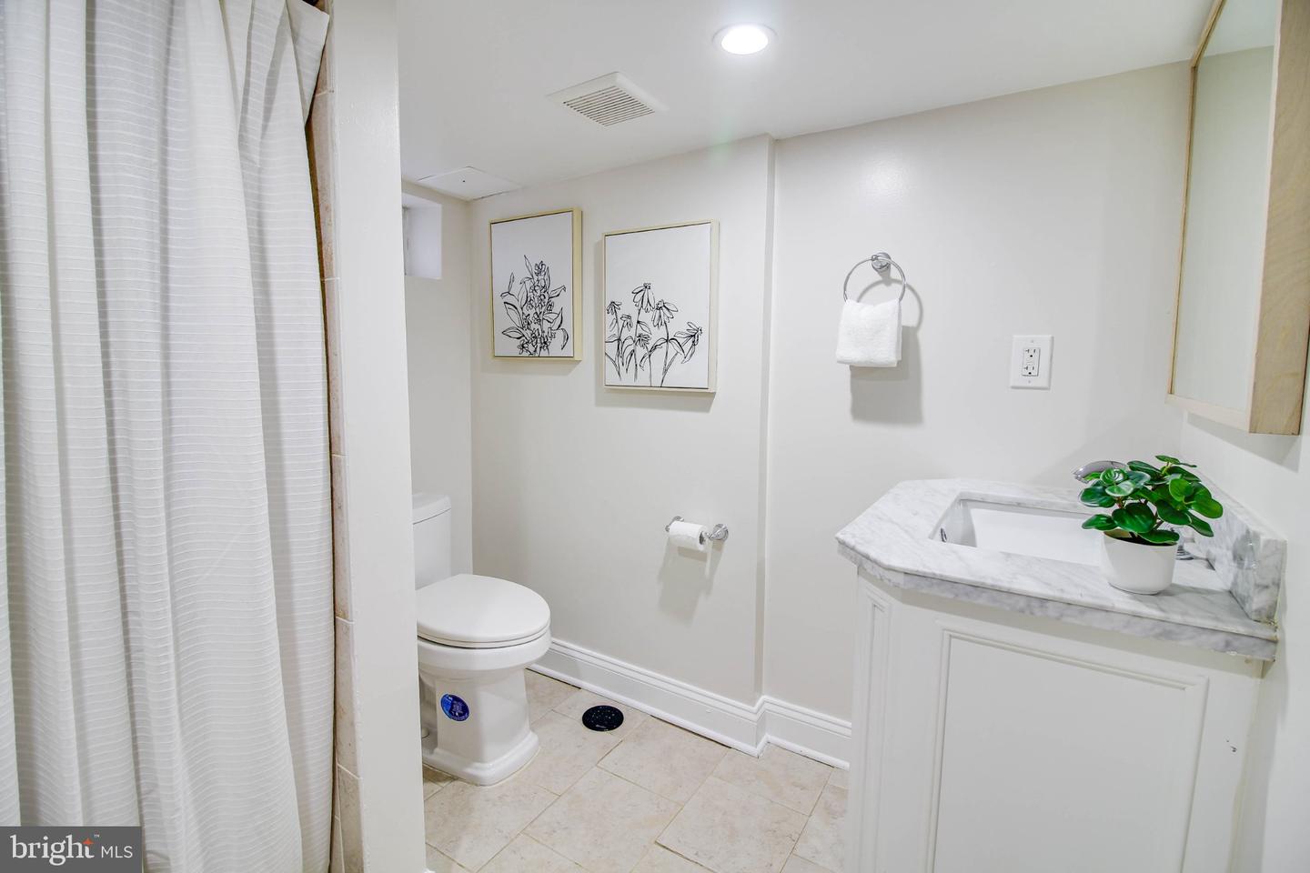 934 Binney St Property Photo 24