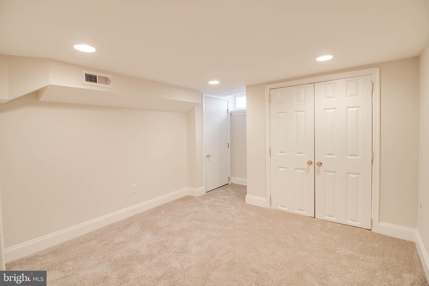 934 Binney St Property Photo 28
