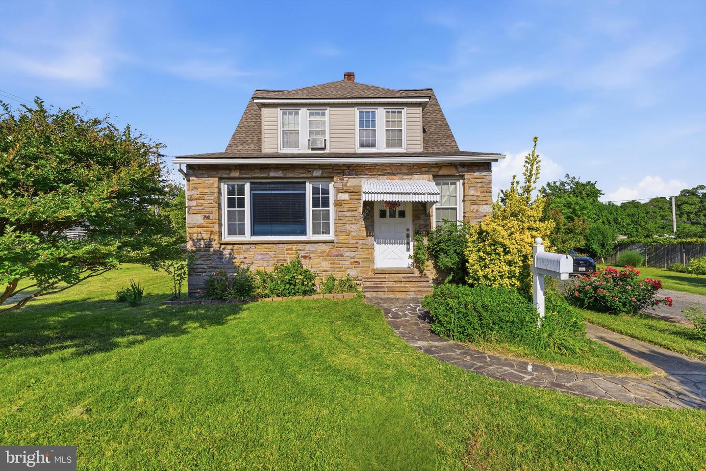 1603 Malvern St Property Photo 4