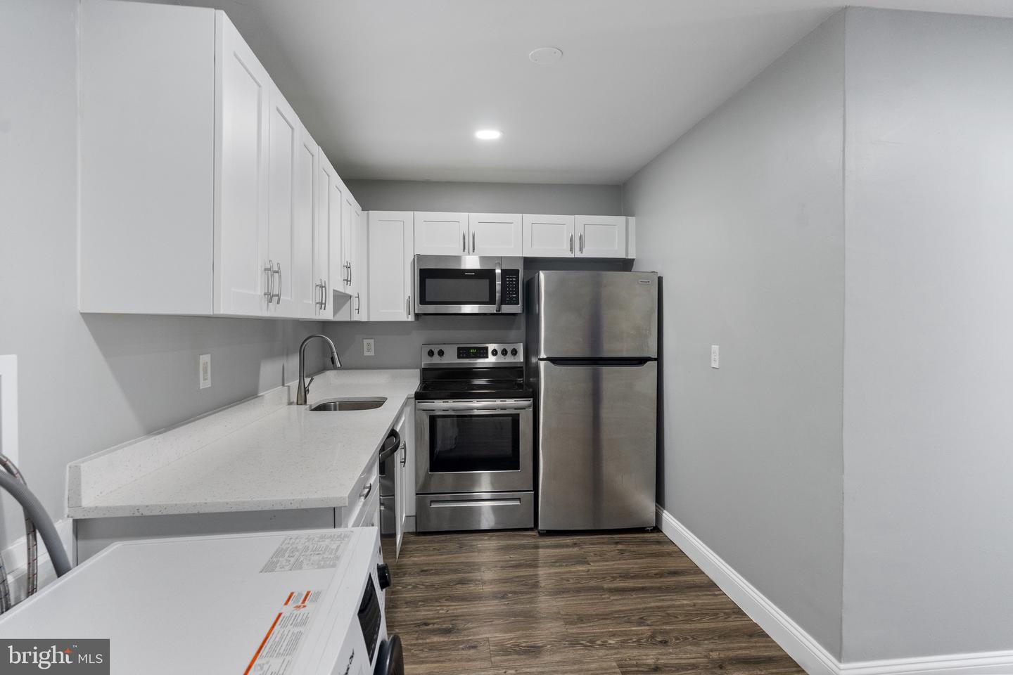 823 NEWINGTON AVE #UNIT 1 Property Photo 1