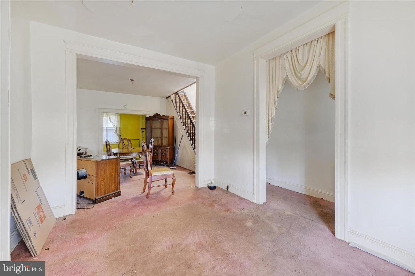 1716 E 28th St Property Photo 2