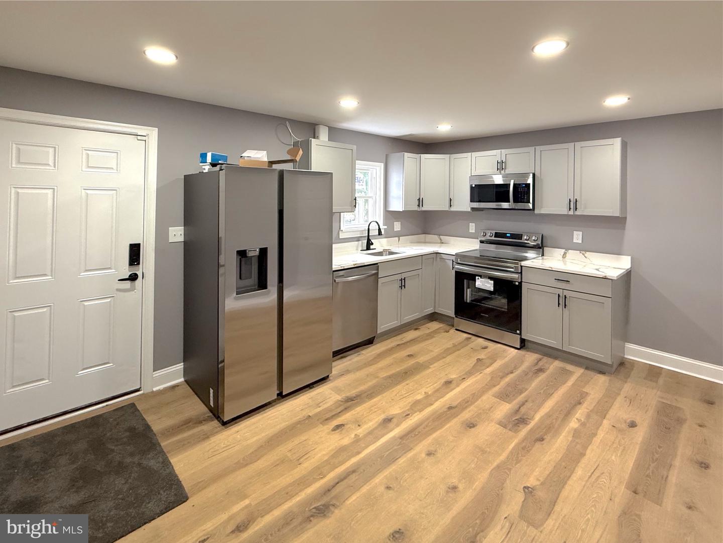 3703 6th St #unit 2 Property Photo 4