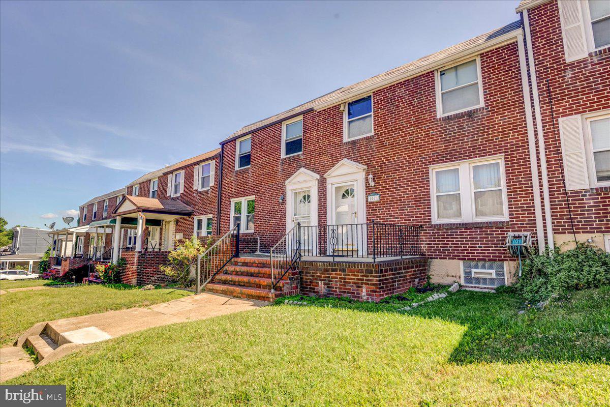 1071 Wilmington Ave Property Photo 1