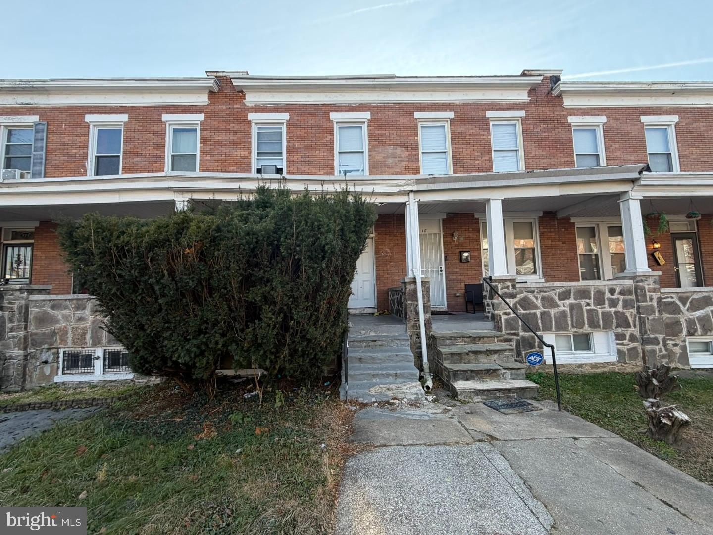 319 N MONASTERY AVE Property Photo 1