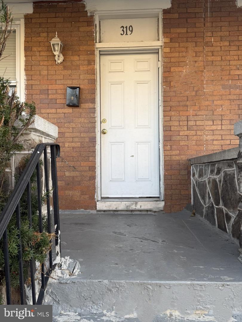 319 N Monastery Ave Property Photo 2