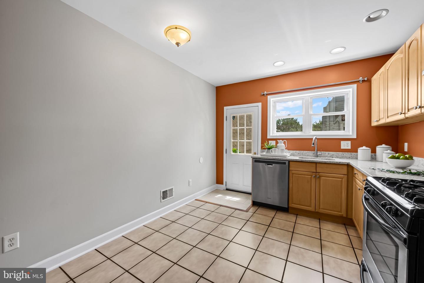 1125 Haubert St Property Photo 10