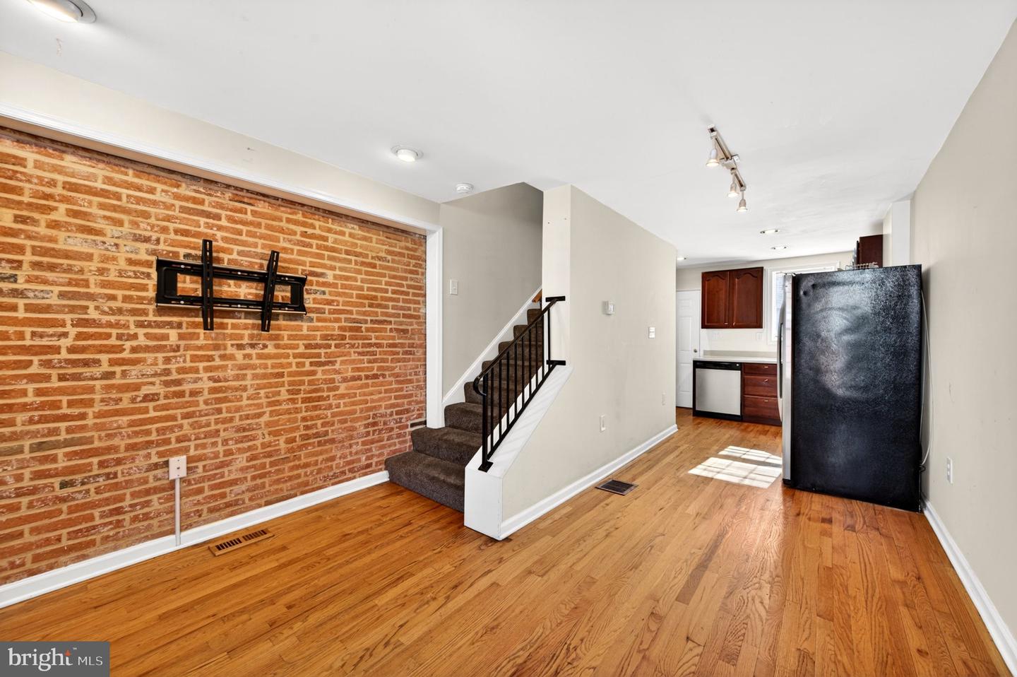 624 Wyeth St Property Photo 4