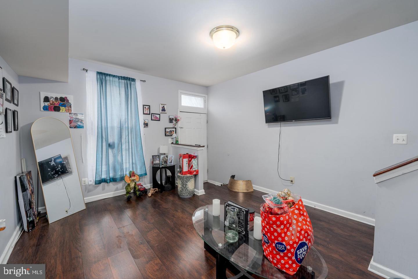 1710 Presbury St Property Photo 3