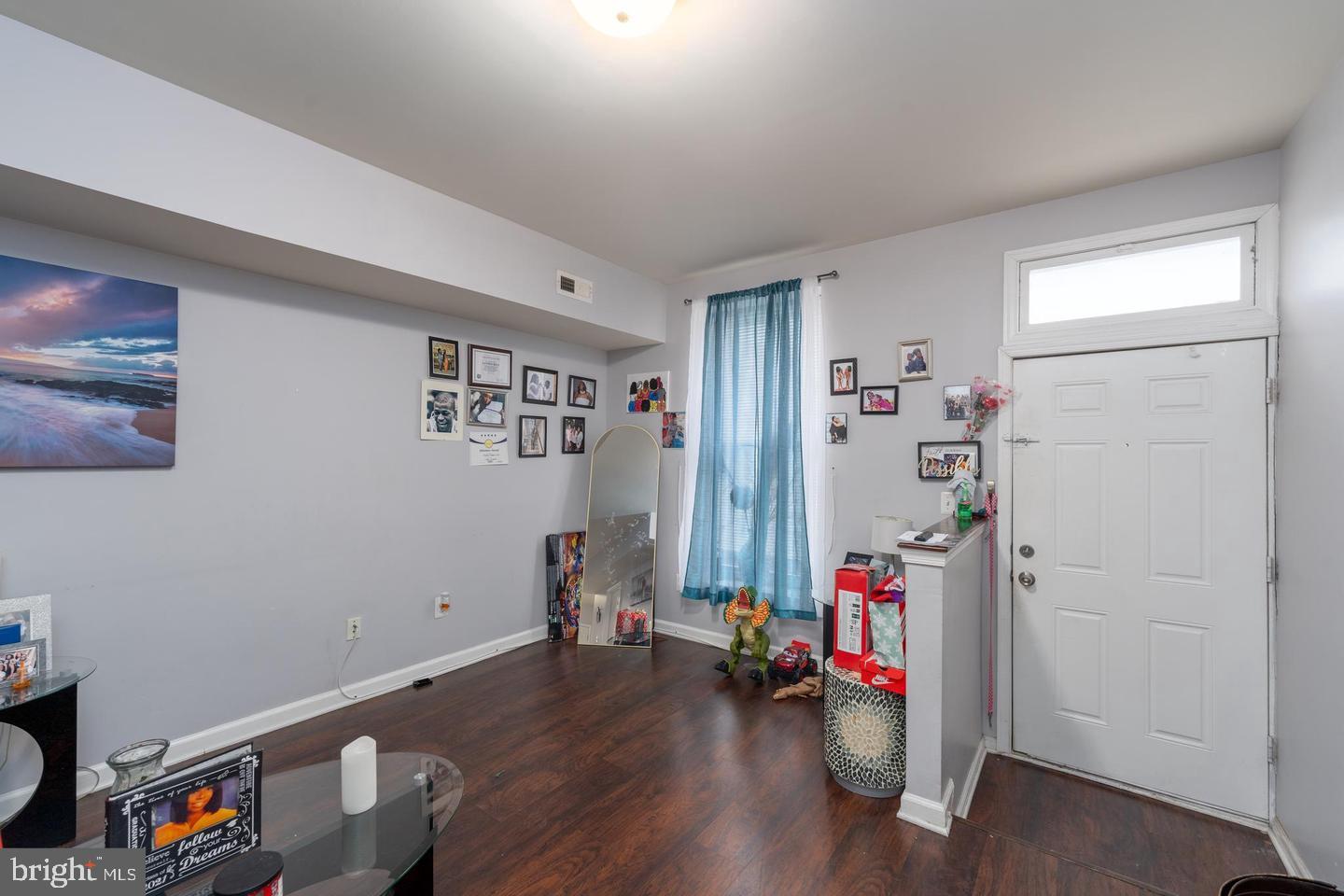 1710 Presbury St Property Photo 4