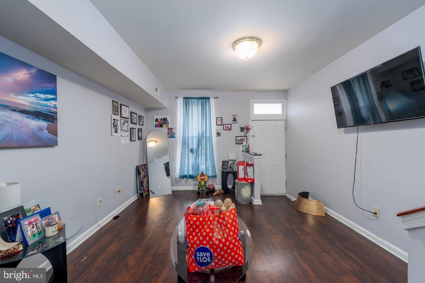 1710 Presbury St Property Photo 5