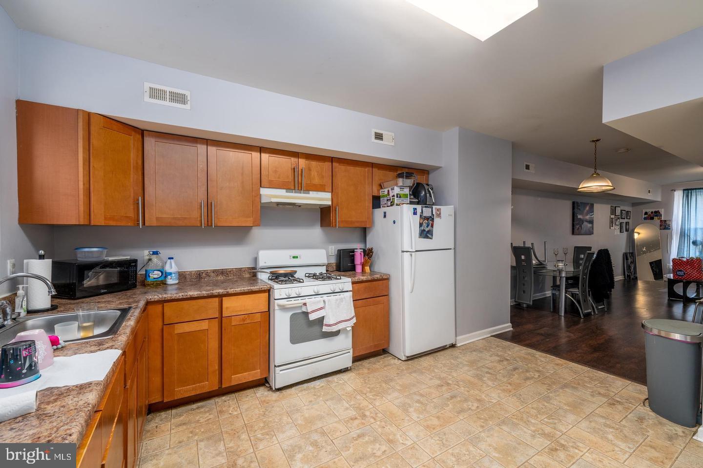 1710 Presbury St Property Photo 7