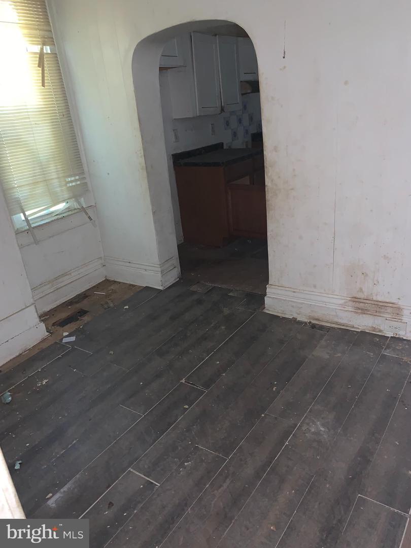 1944 Harlem Ave Property Photo 4