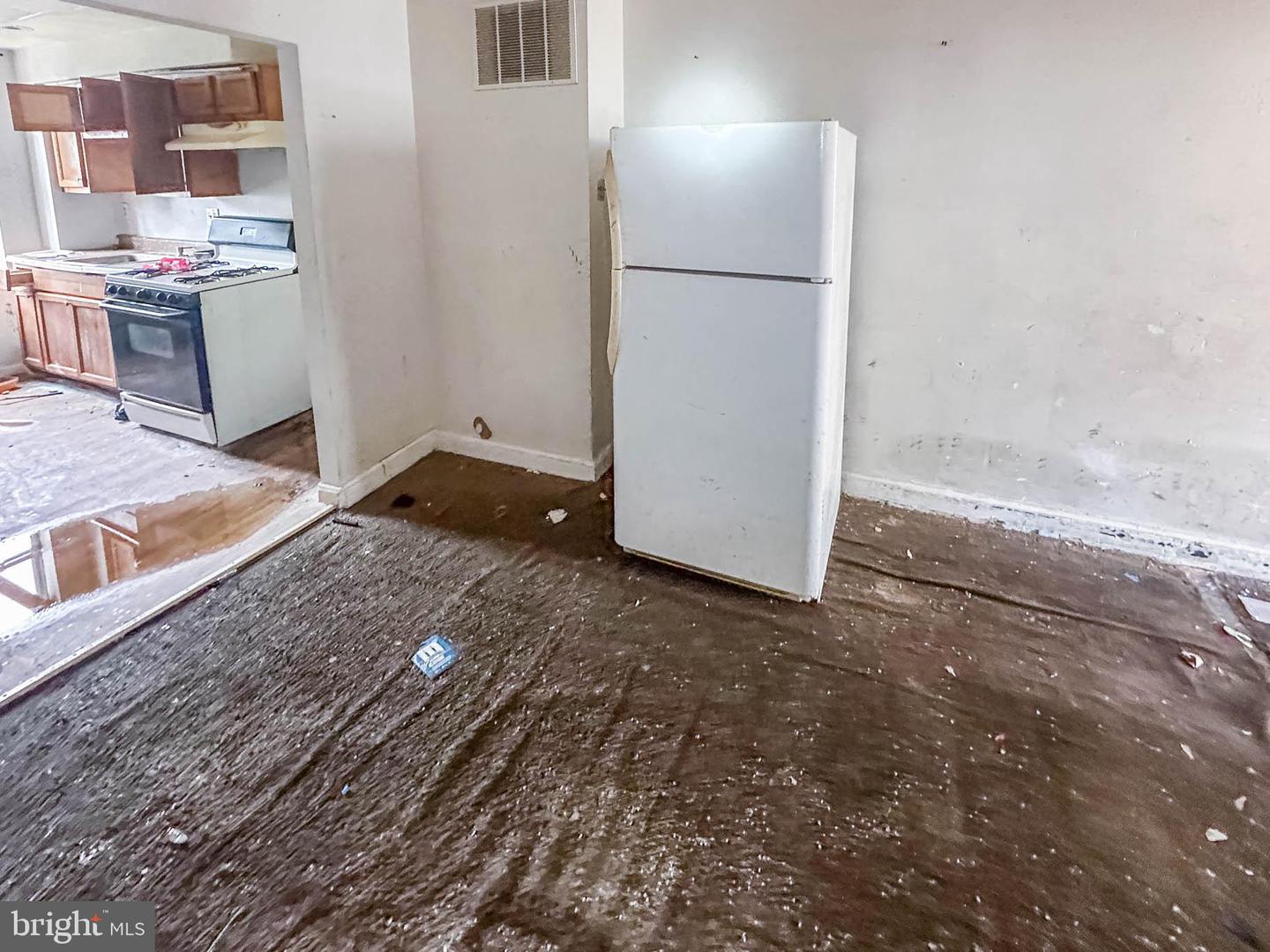 2114 Vine St Property Photo 3