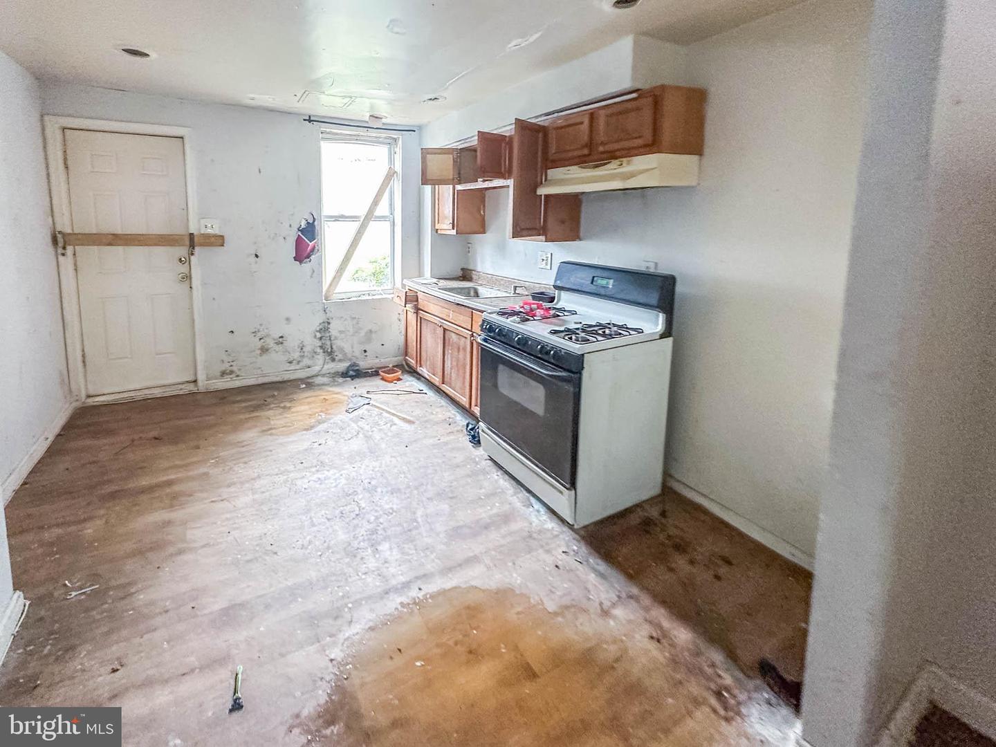 2114 Vine St Property Photo 4