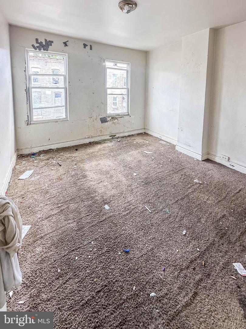 2114 Vine St Property Photo 5