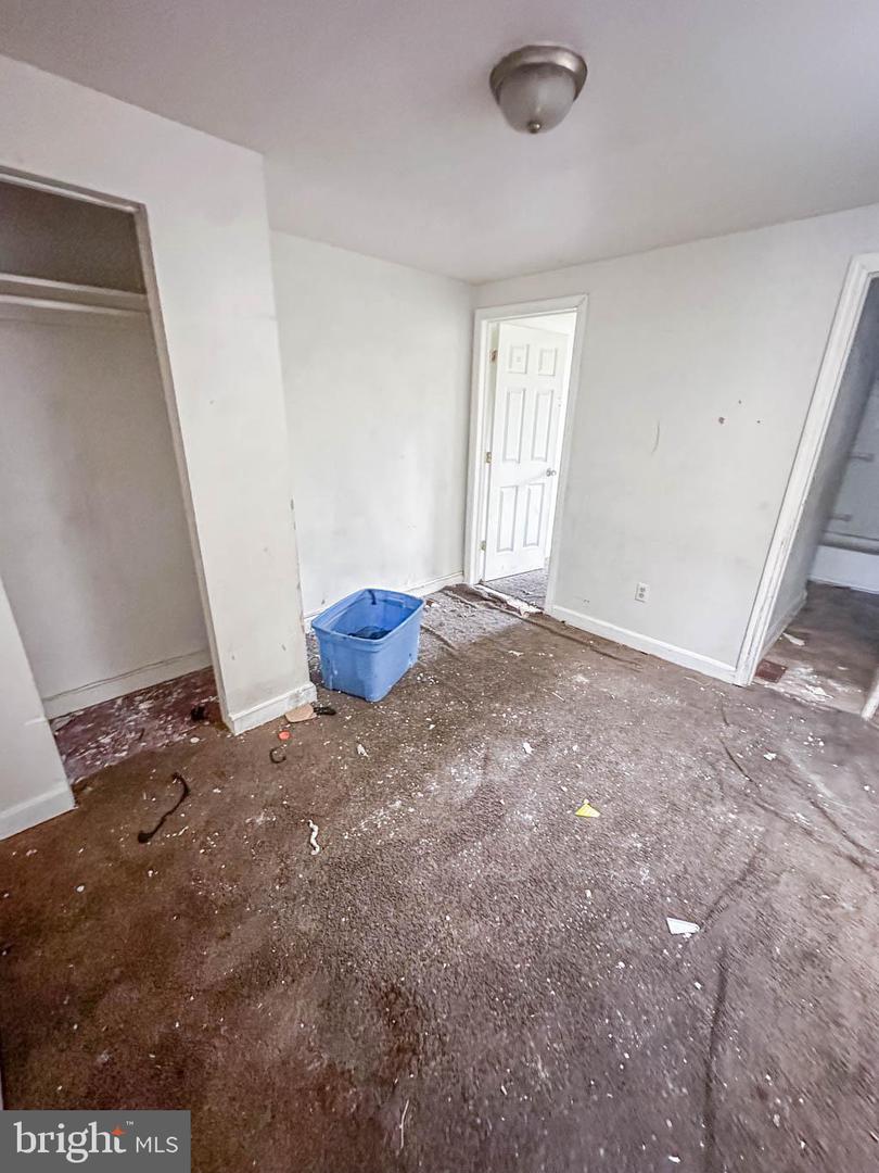 2114 Vine St Property Photo 6