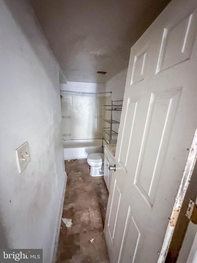 2114 Vine St Property Photo 7