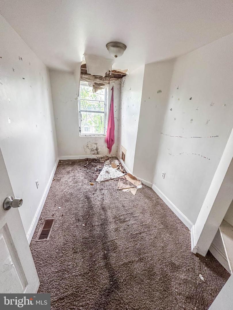 2114 Vine St Property Photo 8