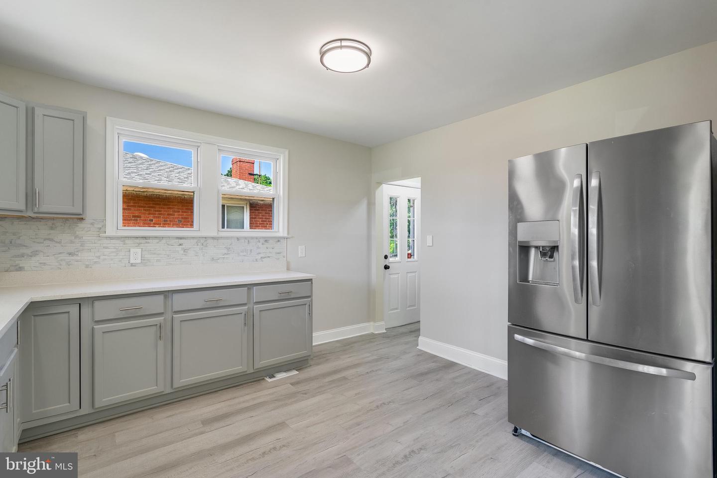 5412 Biddison Ave Property Photo 4