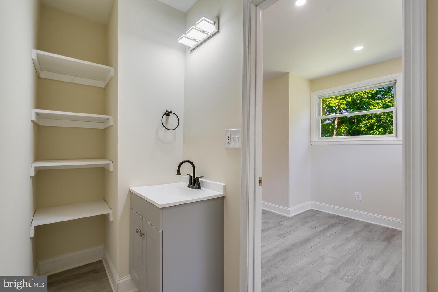 5412 Biddison Ave Property Photo 9