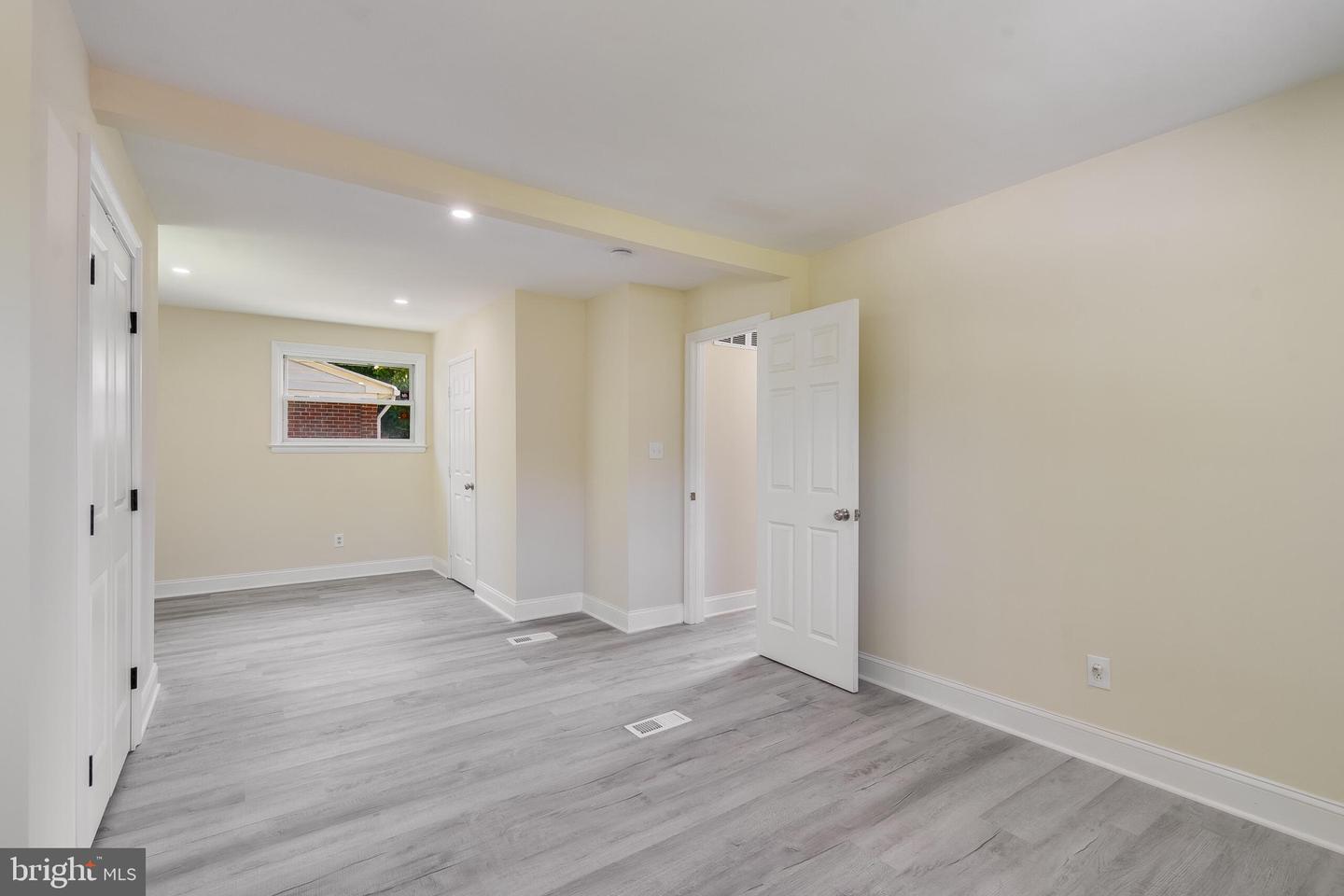 5412 Biddison Ave Property Photo 11