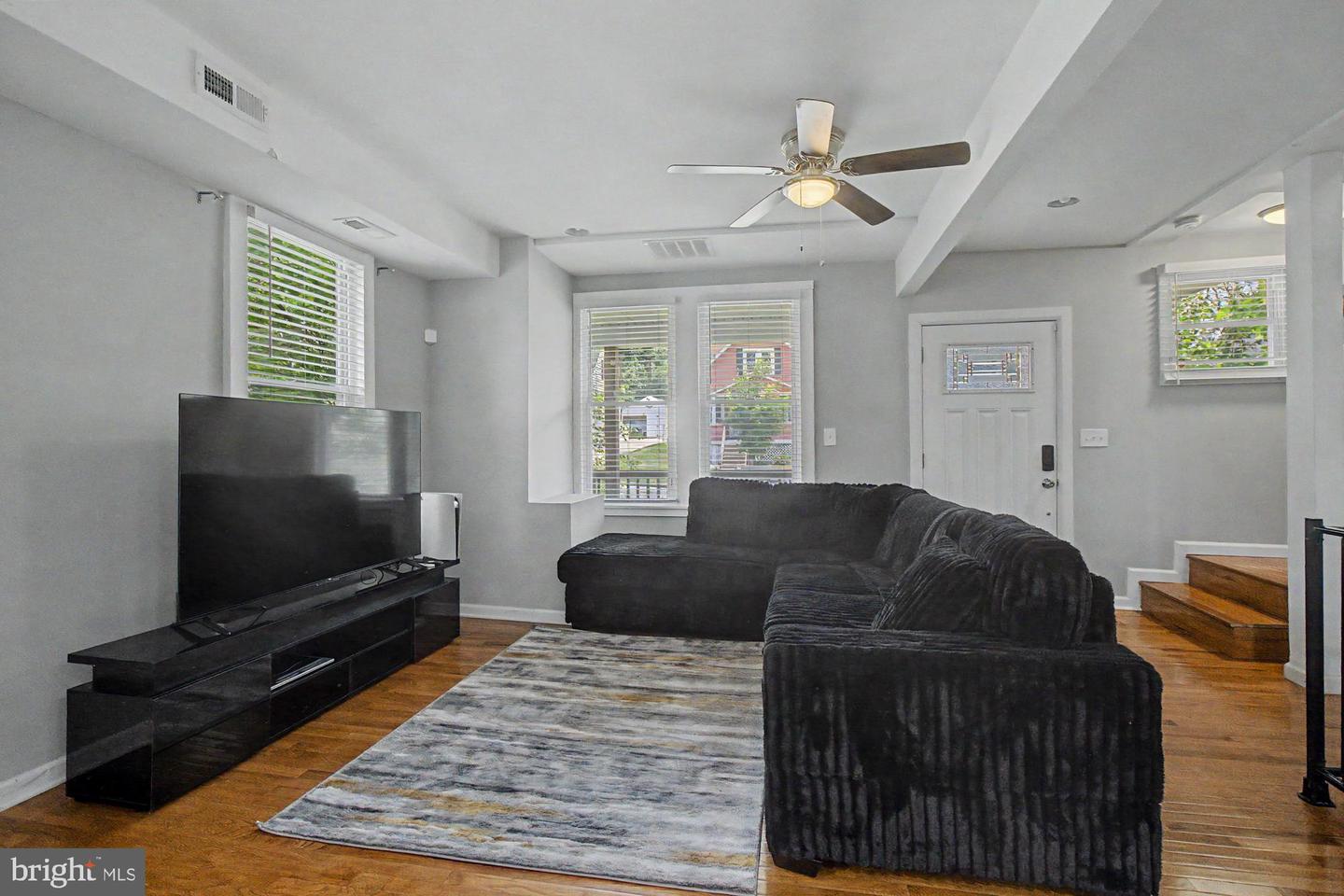 4922 Ivanhoe Ave Property Photo 2
