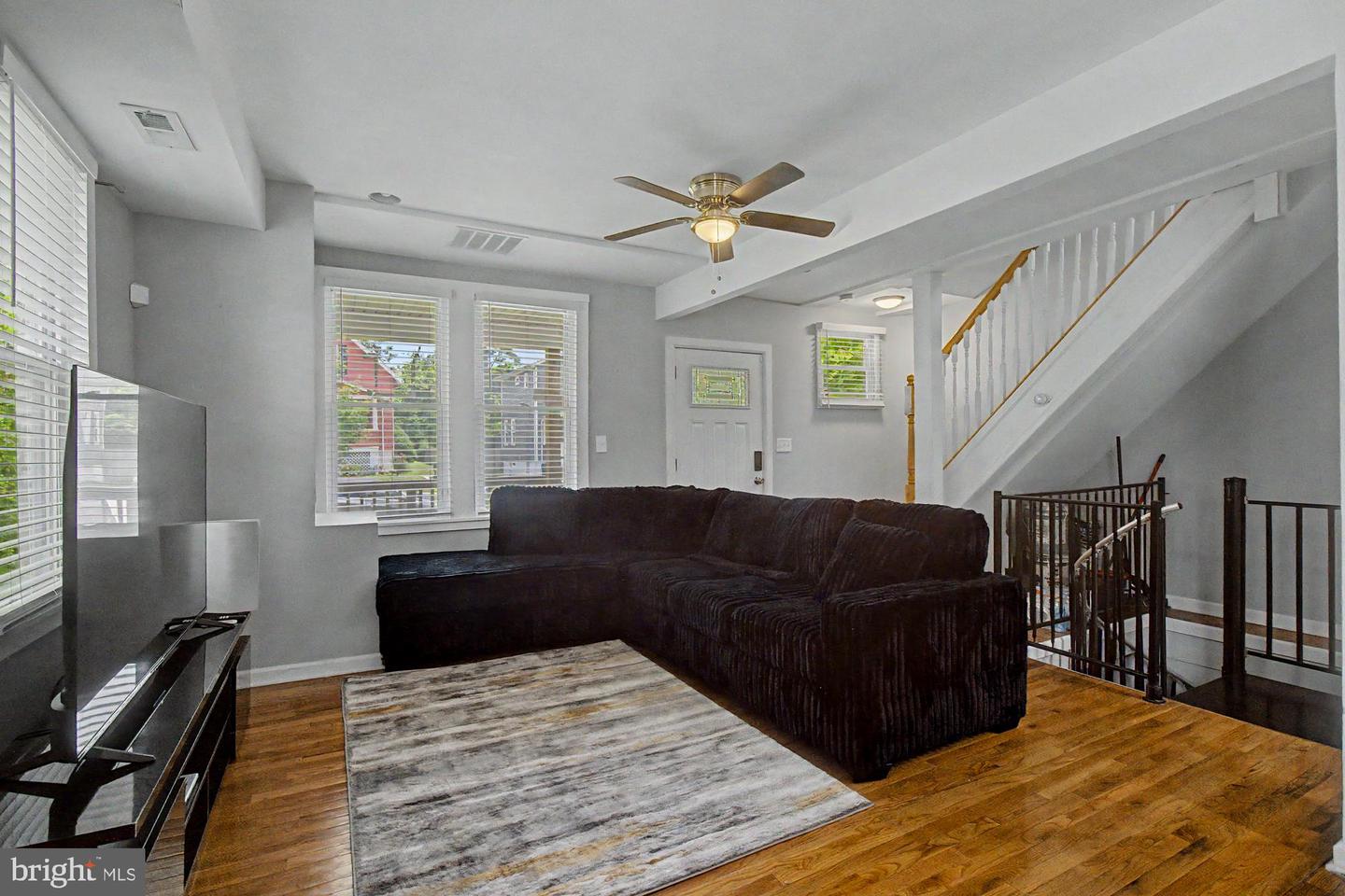 4922 Ivanhoe Ave Property Photo 4