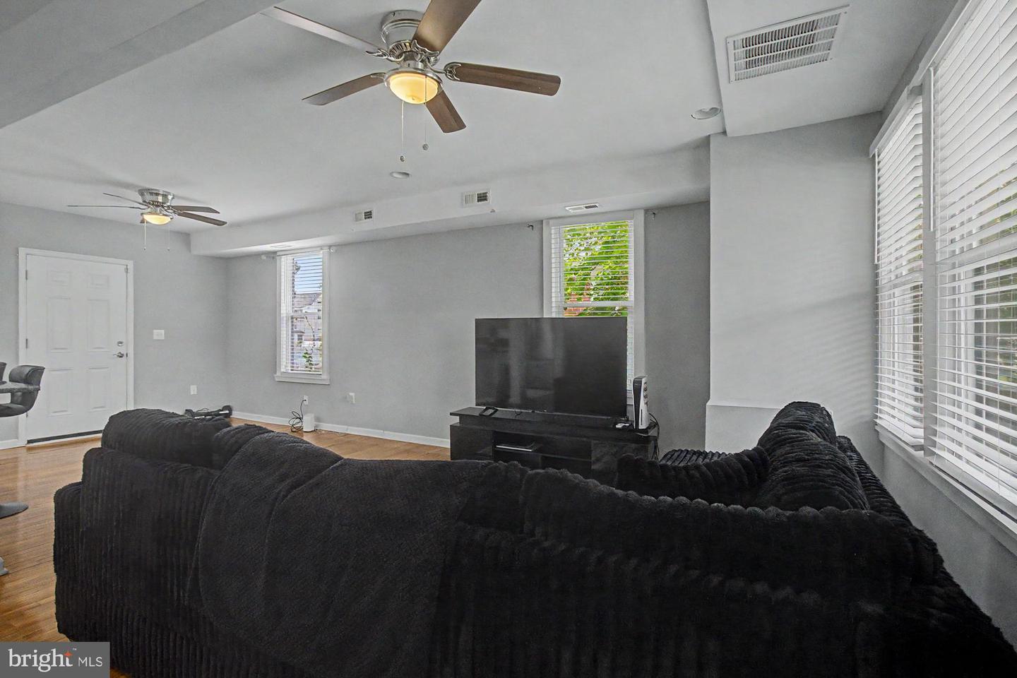 4922 Ivanhoe Ave Property Photo 5