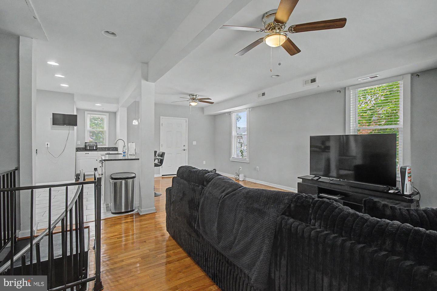 4922 Ivanhoe Ave Property Photo 6