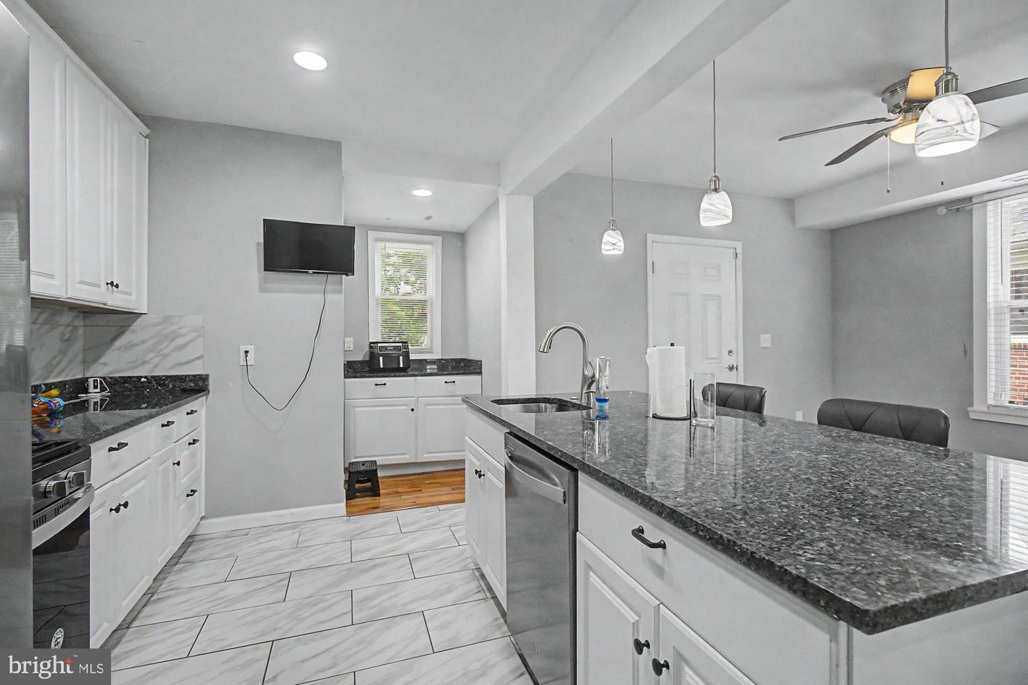 4922 Ivanhoe Ave Property Photo 10