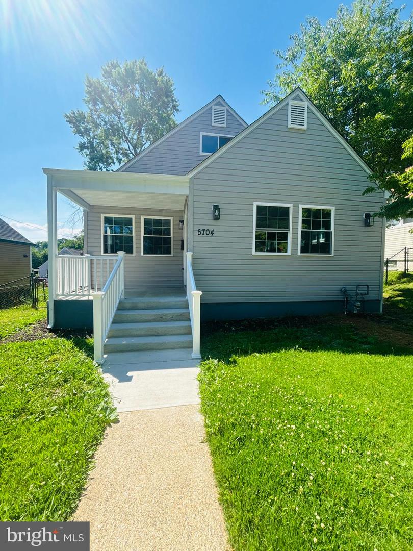 5704 ADLEIGH AVE Property Photo 1