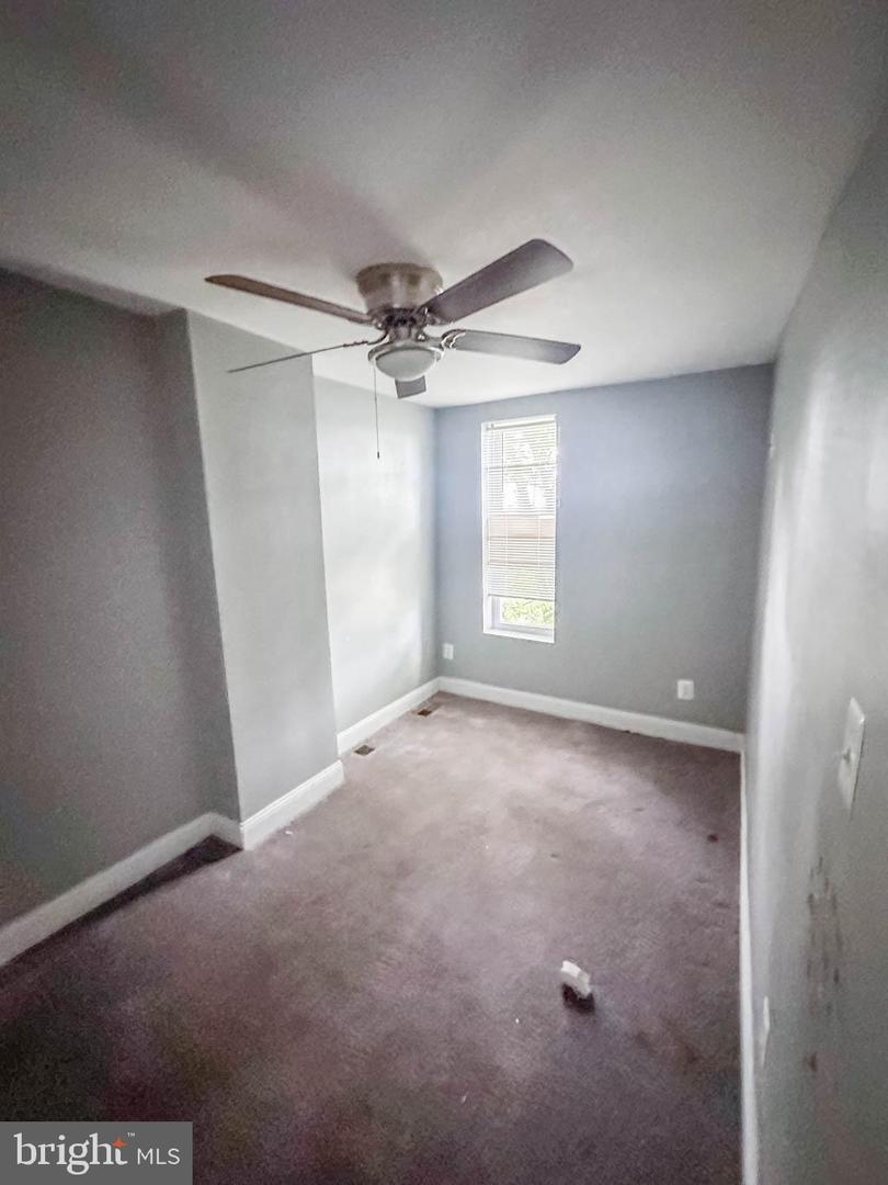 2556 W Fairmount Ave Property Photo 4